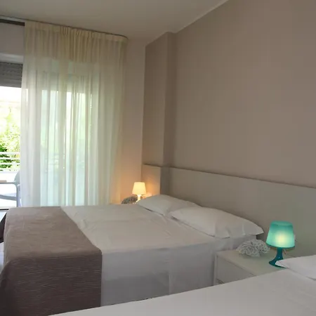 Hotel Luciana 3*